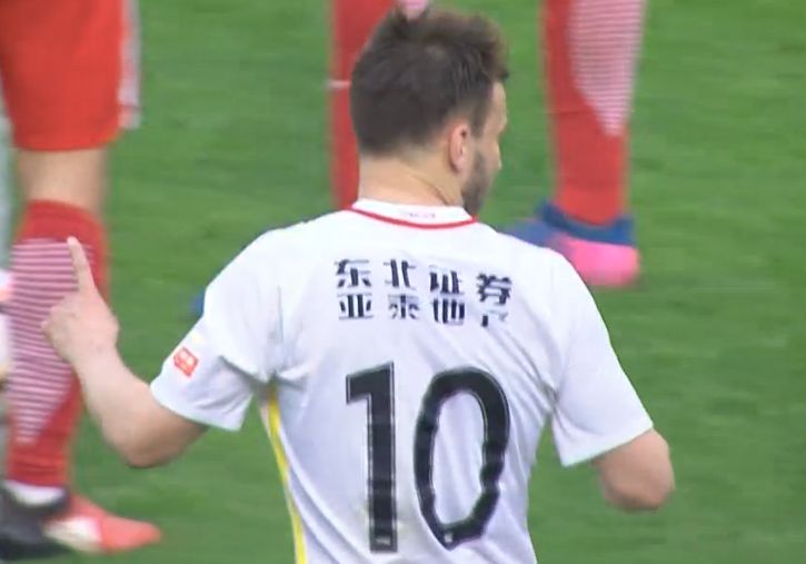 “我从萨拉赫身上学到了很多东西，他是一个真正的职业球员。